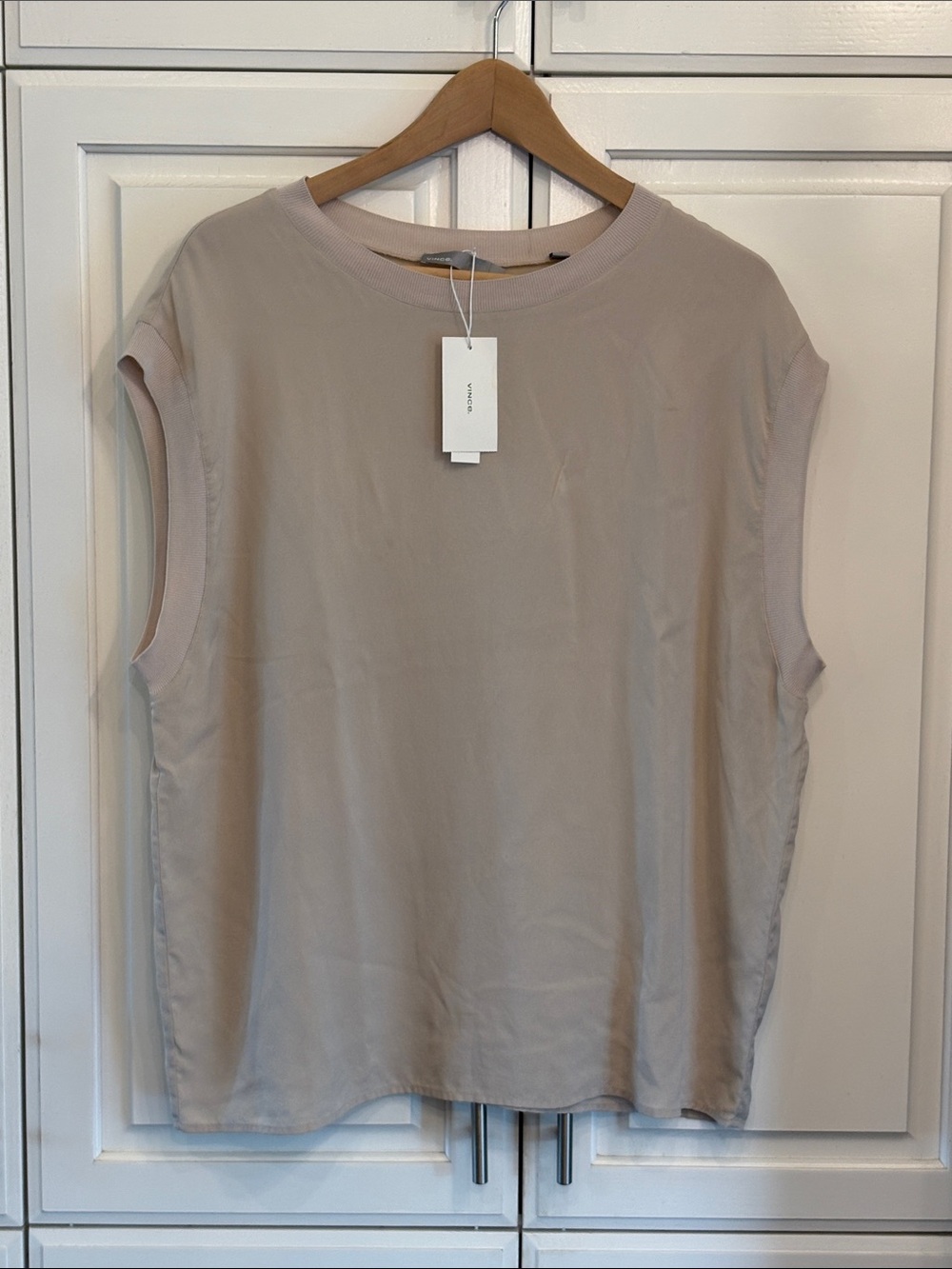 BNWT VINCE Crepe Draped-Shoulder Sleeveless Top in Blush Cloud size Large